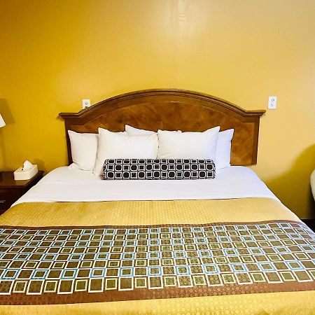 Red Carpet Inn Duncannon New Buffalo Екстериор снимка