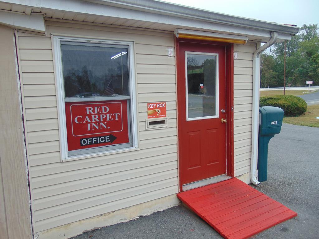 Red Carpet Inn Duncannon New Buffalo Екстериор снимка