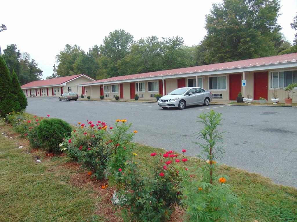 Red Carpet Inn Duncannon New Buffalo Екстериор снимка