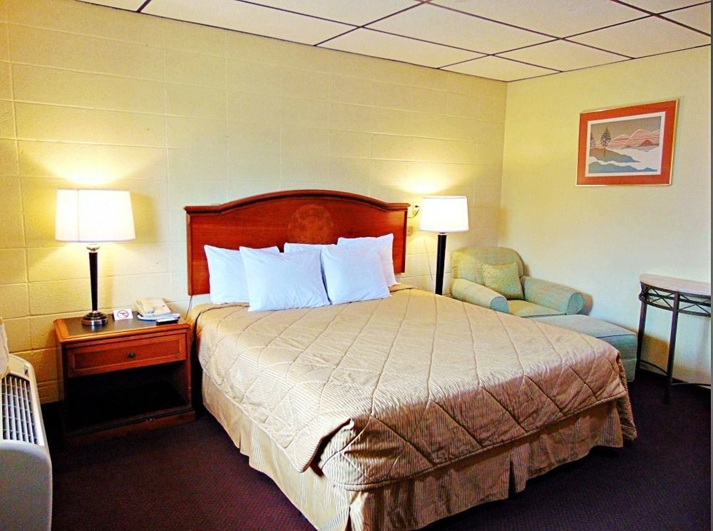 Red Carpet Inn Duncannon New Buffalo Екстериор снимка