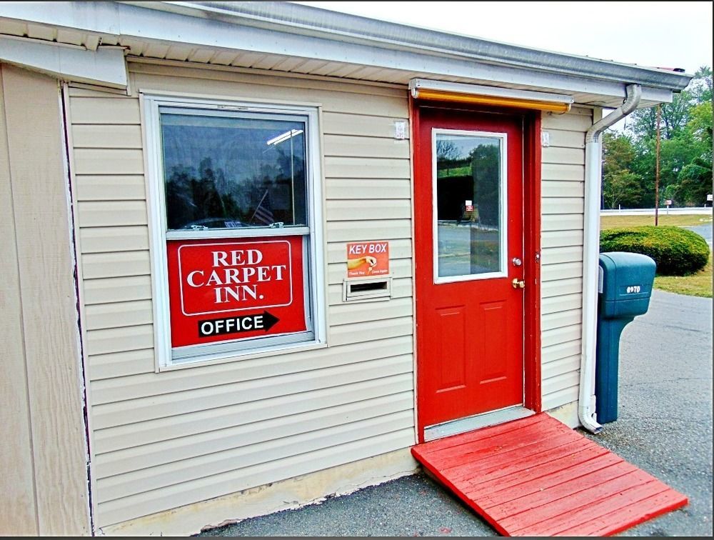 Red Carpet Inn Duncannon New Buffalo Екстериор снимка