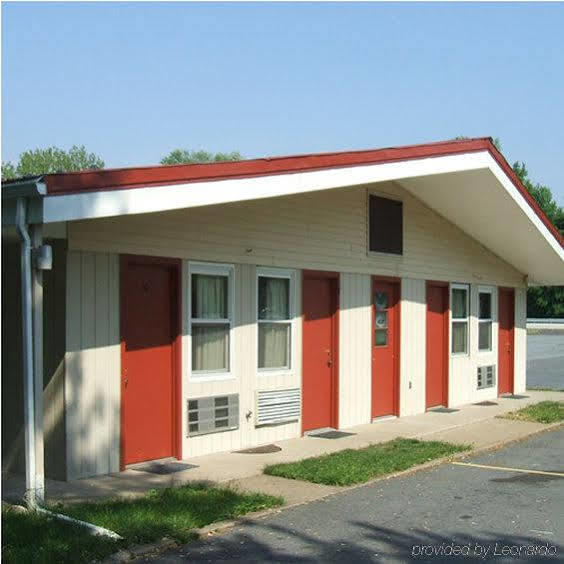 Red Carpet Inn Duncannon New Buffalo Екстериор снимка
