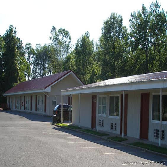Red Carpet Inn Duncannon New Buffalo Екстериор снимка