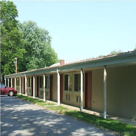 Red Carpet Inn Duncannon New Buffalo Екстериор снимка