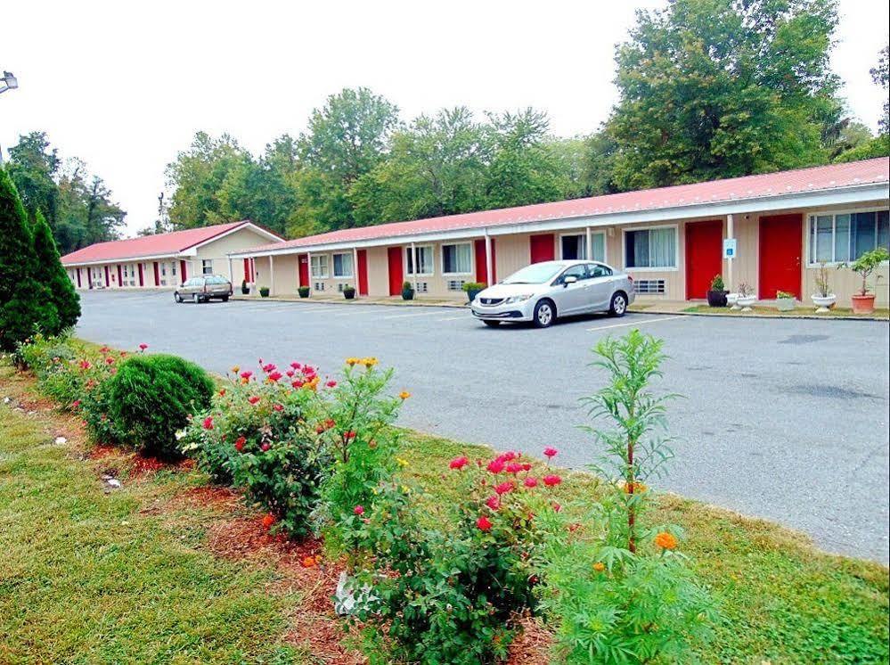 Red Carpet Inn Duncannon New Buffalo Екстериор снимка