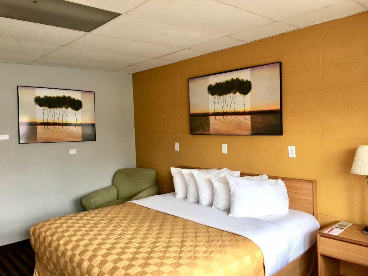 Red Carpet Inn Duncannon New Buffalo Екстериор снимка