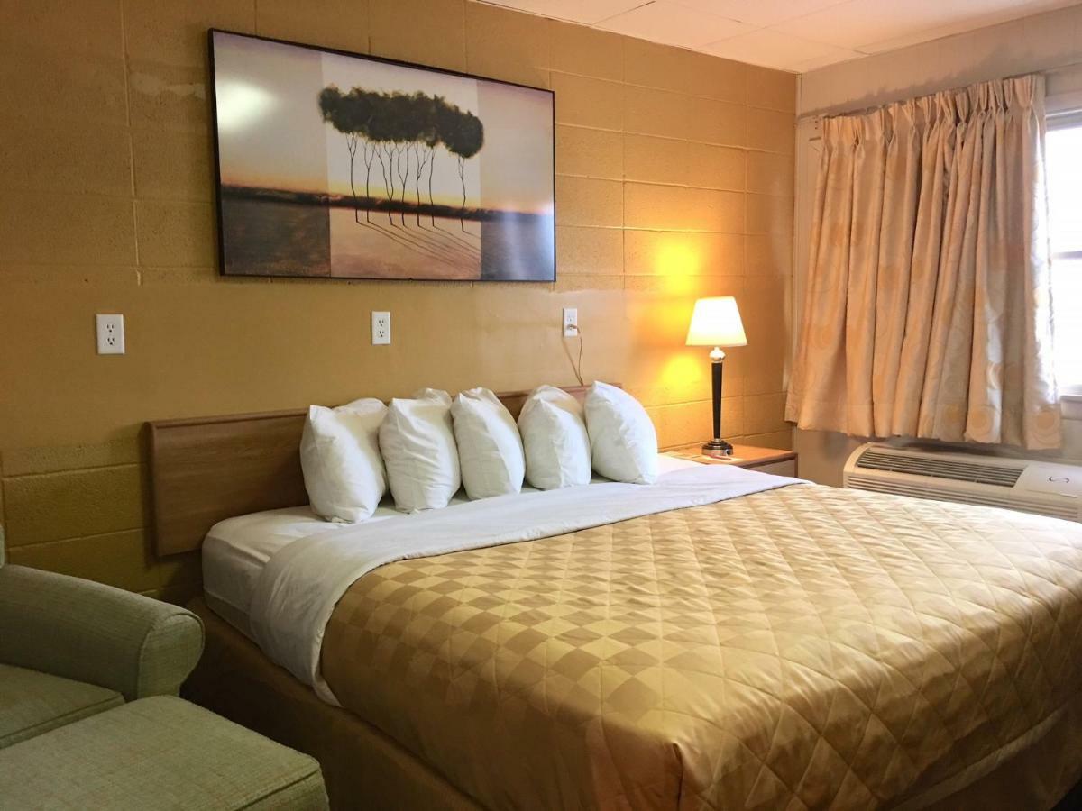 Red Carpet Inn Duncannon New Buffalo Екстериор снимка